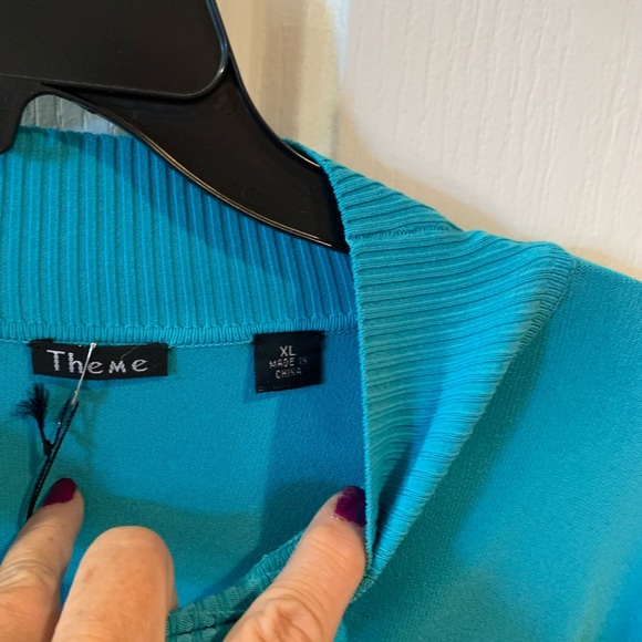 New with tags turquoise key hole sweater by Theme - Picture 2 of 3